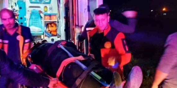 Mardin’de devrilen otomobildeki 3 kişi yaralandı