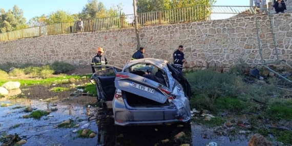 Mardin’de devrilen otomobildeki 3 kişi yaralandı