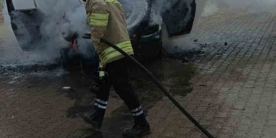 Mardin’de kamyonette çıkan yangın söndürüldü