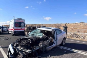 Mardin’de otomobil ile açık kasa kamyonet çarpıştı: 2 yaralı