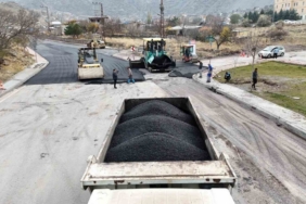 Melikgazi’de yeni yolların yapımına devam ediliyor