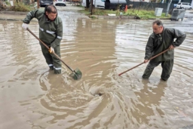 Menteşe Belediye ekipleri su baskınlarına müdahale ediyor