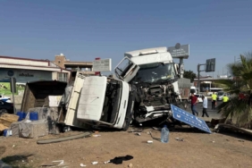 Mersin’de tırlar zincirleme kaza yaptı: 2 yaralı