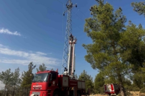 Mersin’de yüksek gerilim direğinde mahsur kalan işçi kurtarıldı