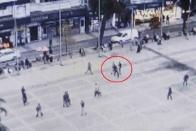 Meydanda uçan tekmeli kavga