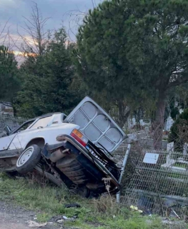 Mezarlığa uçtu, firar etti: Tekrar kaza mahalline gelen sürücü alkollü çıktı
