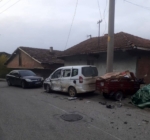 Minibüs ile hafif ticari araç çarpıştı: 2 yaralı