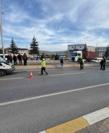 Minibüsün çarptığı yaşlı adam kurtarılamadı