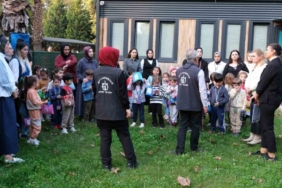 Minikler hem deprem çantası hazırladı hem "çök-kapan-tutun" yaptı