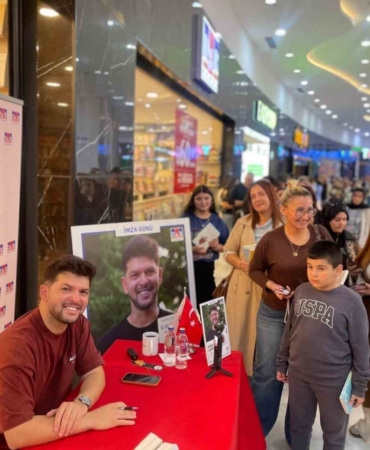 Miraç Çağrı Aktaş Mardian MALL’da okurlarıyla buluştu