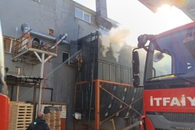 Mobilya fabrikasında yangın: 1 işçi yaralandı