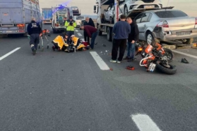 Motosiklet emniyet şeridinde duran tıra çarptı: 1 yaralı