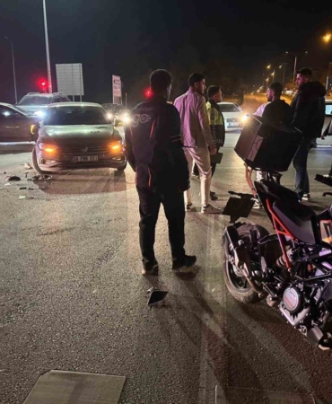 Motosiklet ile otomobil çarpıştı: 1 yaralı
