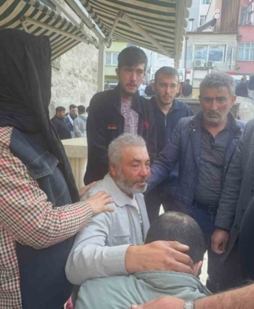 Motosiklet kazasında hayatını kaybeden genç, gözyaşlarıyla son yolculuğuna uğurlandı