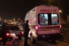 Motosiklet otomobile çarptı: 1 yaralı