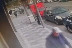 Motosiklet sürücüsünün ağır yaralandığı kaza güvenlik kamerasında