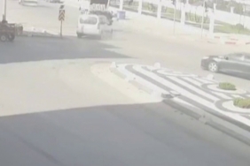 Motosiklet sürücüsünün saniyelerle ölümden döndüğü kaza kamerada