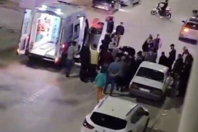 Motosikletle otomobilin çarpışma anları kameralara yansıdı: 1’i ağır 2 yaralı