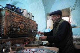 Muş’ta 350 yıllık tarihi çay ocağında 55 yıldır çay demliyor