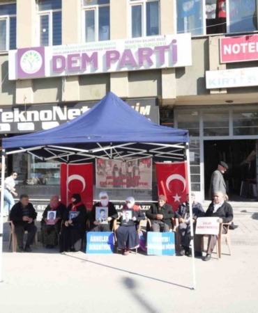 Muş’ta annelerin evlat nöbeti devam ediyor