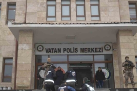 Muş’ta firari 2 şüpheli suç aleti silahla yakalanarak tutuklandı