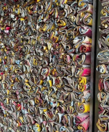 Müşteri ne içtiğini bilsin diye 18 yıldır demleyip sattığı çayların boş paketlerini sergiliyor