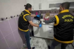 Mutfak dolabından AK-47 ve pompalı tüfek çıktı