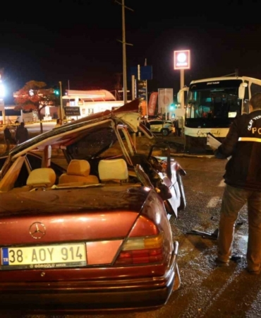 Nevşehir’de turistleri taşıyan otobüs ile otomobil çarpıştı: 2 ölü, 3 yaralı