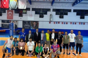 Öğretmenler dostluk maçı yaptı