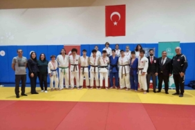 Okul sporları gençler judo il birinciliği nefesleri kesti