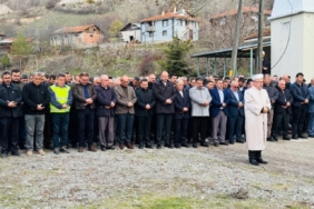 Onlarca kişinin mezar yeri taşınmıştı, gıyabi cenaze namazı kılındı