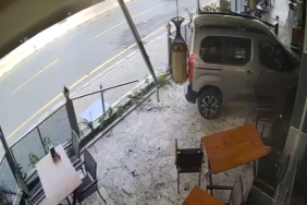 Önündeki araca çarpıp iş yerine daldı, kaçmaya çalıştı yakalandı