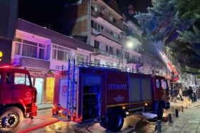Ordu’da çatı katı yangını: 5 kişi asansörlü araçla tahliye edildi