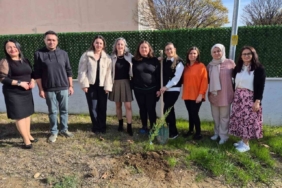 Orman yangınları sonrası anlamlı Öğretmenler Günü kutlaması