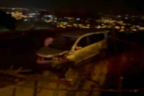 Osmaniye’de hafif ticari araç evin damına düştü: 4 yaralı