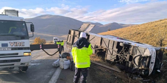 Otobüs kazasında ölenlerin kimlik tespit çalışmaları sürüyor