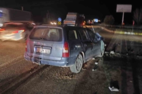 Otobüsle otomobil çarpıştı: 1 ölü, 3 yaralı