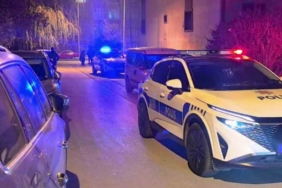 Otomobil içinde bıçaklı kavga: 3 yaralı