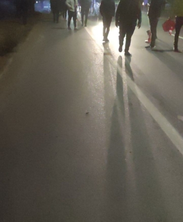 Otomobil ile motosiklet çarpıştı: 1’i ağır 2 yaralı