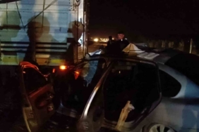 Otomobil kamyona çarptı: 2 yaralı