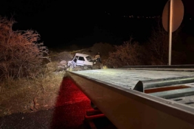 Otomobil kayalıklara çarptı: 1 ölü, 1 yaralı