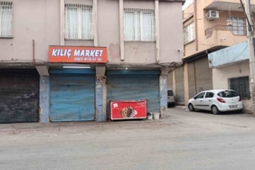 Otomobil markete daldı: 4 yaralı