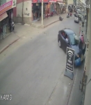 Otomobil markete daldı: 4 yaralı