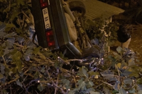Otomobil takla atıp, eve çarptı sürücü öldü