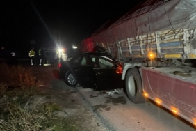 Otomobil tırla çarpıştı: 2 ölü, 2 yaralı