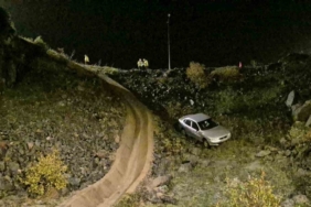 Otomobil viyadükten uçtu: 1 yaralı