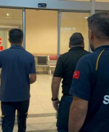 Otomobilin çarpıştığı 2 yaya yaralandı