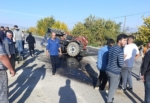 Otomobille çarpışan traktör ikiye bölündü