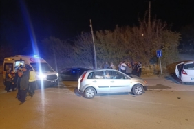 Otomobiller çarpıştı: 3 yaralı