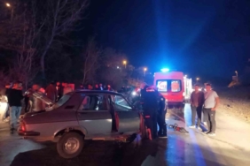 Otomobiller kafa kafaya çarpıştı: 7 yaralı